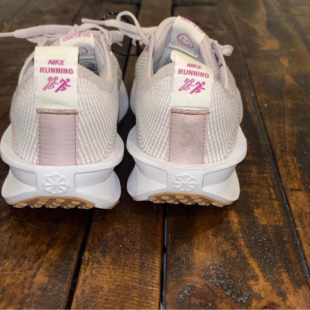 Nike Women’s Interact Run Running Shoes - Picture 15 of 16
